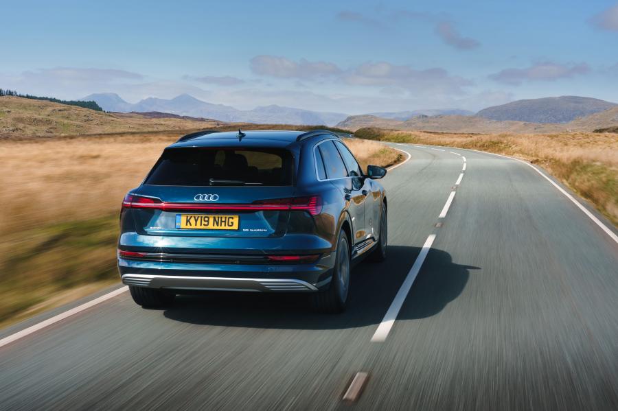  Audi e-tron 55 Quattro 2019 года  (UK) (фото 37 из 40)
